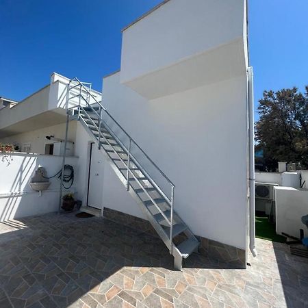 Villa Pisola Fiumicino Airport - Seafront Экстерьер фото