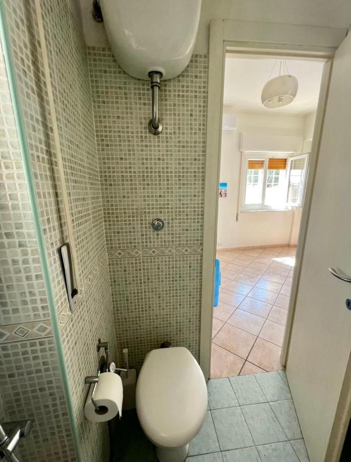 Villa Pisola Fiumicino Airport - Seafront Экстерьер фото