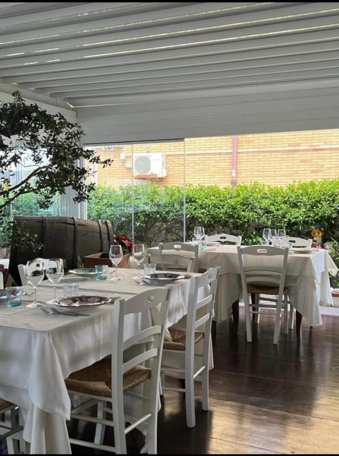 Villa Pisola Fiumicino Airport - Seafront Экстерьер фото