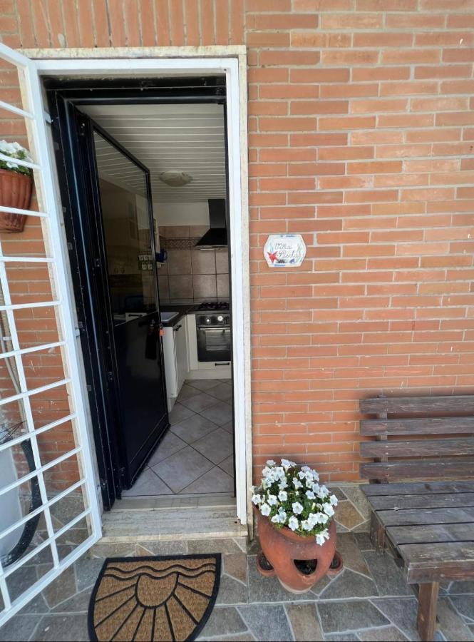 Villa Pisola Fiumicino Airport - Seafront Экстерьер фото