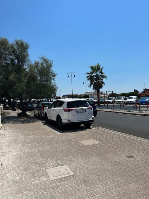 Villa Pisola Fiumicino Airport - Seafront Экстерьер фото