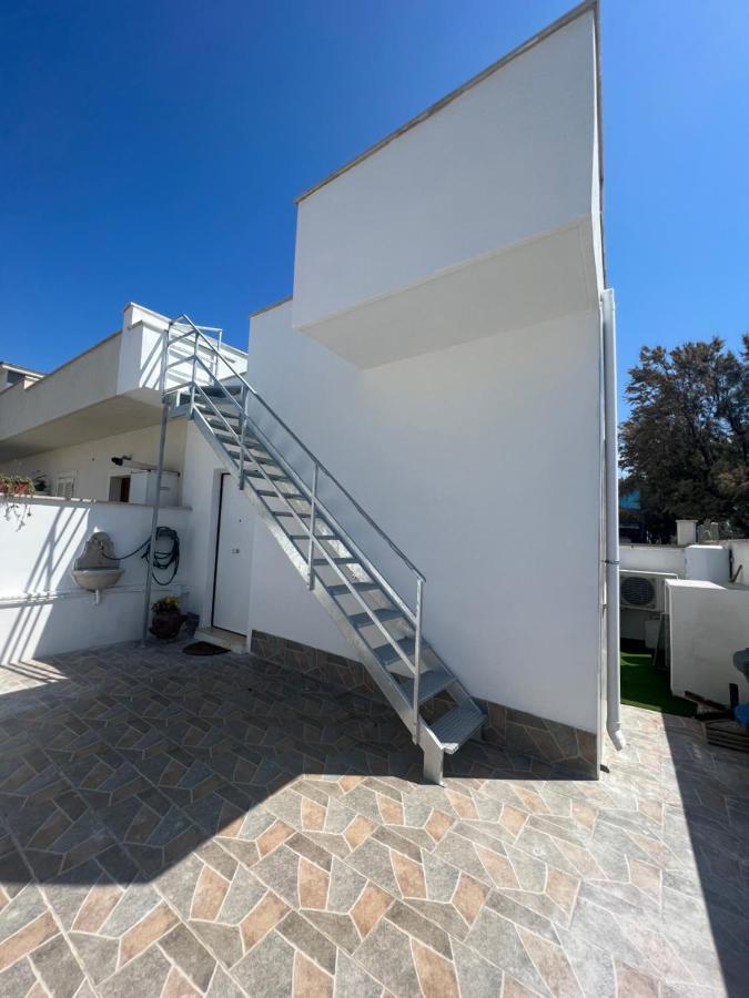 Villa Pisola Fiumicino Airport - Seafront Экстерьер фото