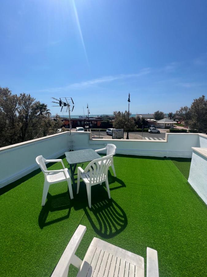 Villa Pisola Fiumicino Airport - Seafront Экстерьер фото