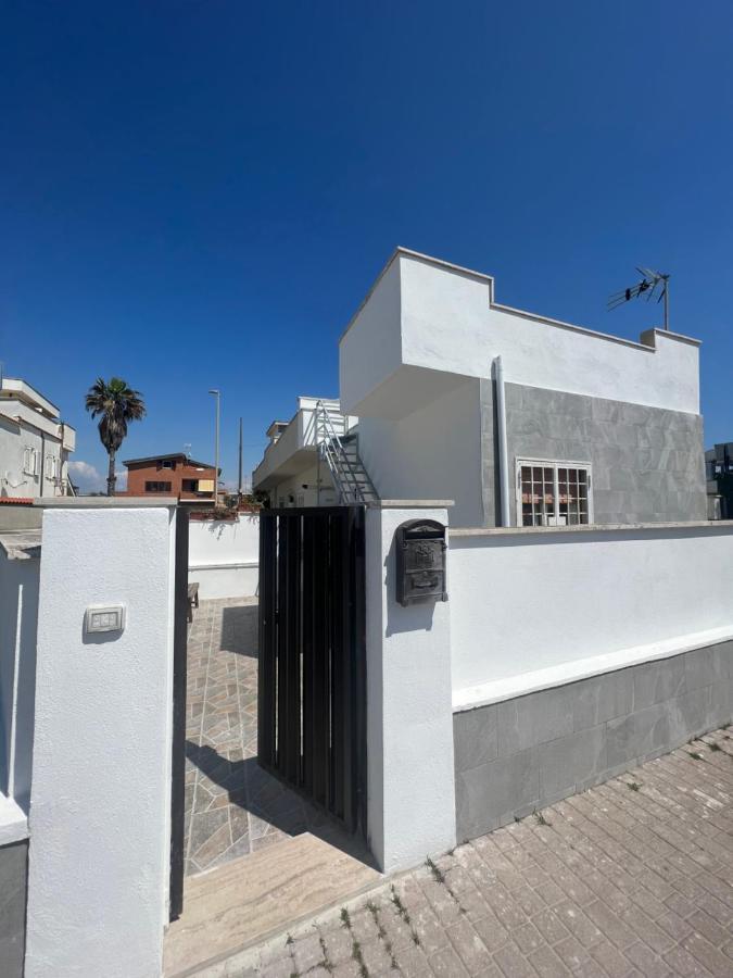 Villa Pisola Fiumicino Airport - Seafront Экстерьер фото