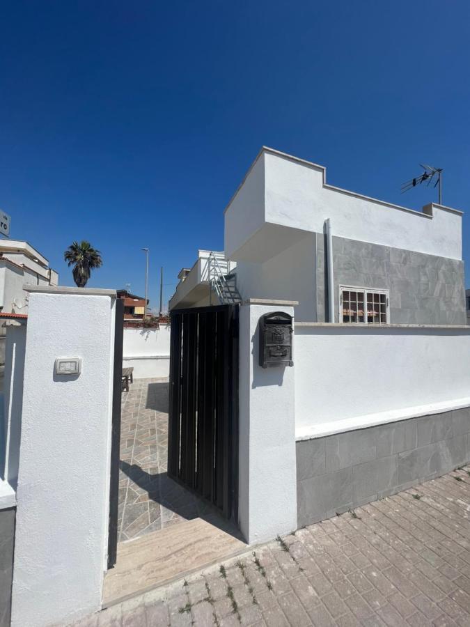 Villa Pisola Fiumicino Airport - Seafront Экстерьер фото
